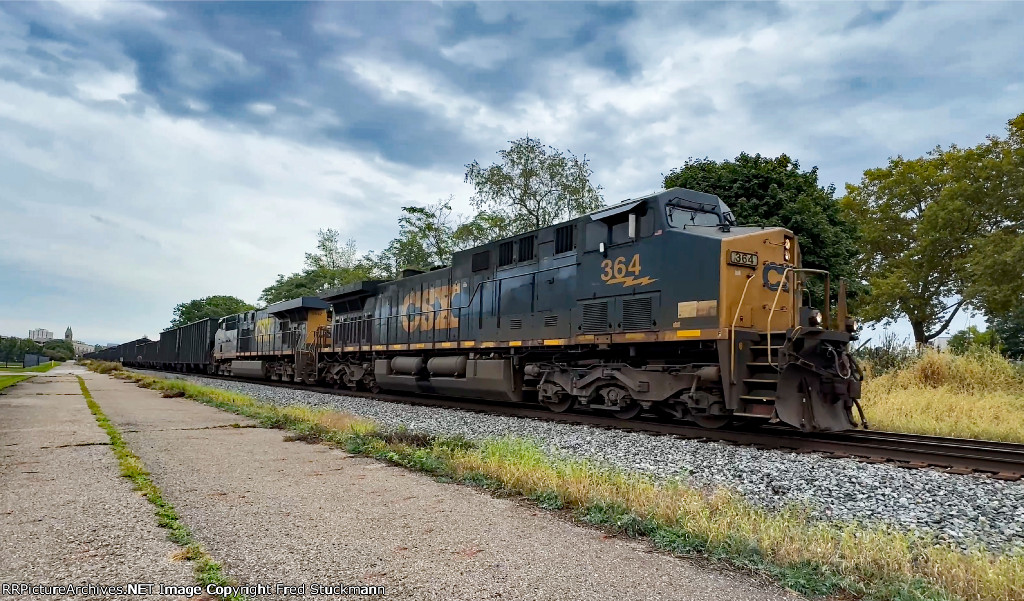 CSX 364 leads B157.